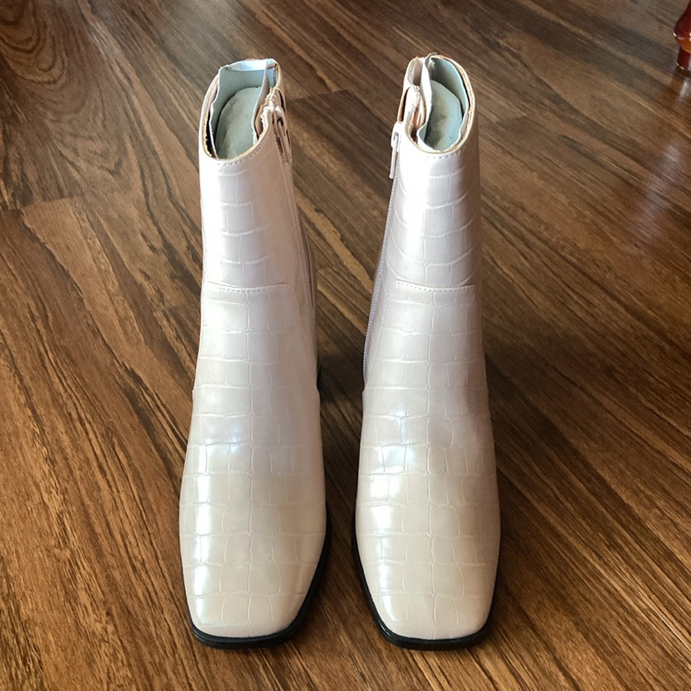 Lisa Vicky Elegant Beige Ankle Boots womens size 6.5 - Picture 4 of 8